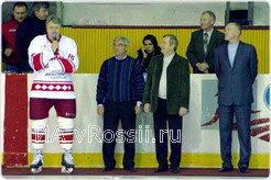 Перед началом матча к участникам с приветствием обратились руководители города – М.Гулевский и В.Синюц