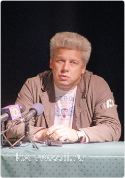 Главный режиссёр театра Сергей Бобровский