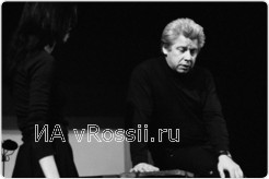 В трактовке режиссера Сергея Бобровского эта пьеса обрела форму 