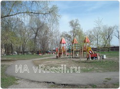 Теперь в Парке Патриотов  - отличные условия для прогулок с малышами, которым есть где повисеть и покарабкаться.