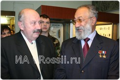 Бывший летчик Владимир Енютин и полярник Артур Чилингаров встретились спустя 35 лет.