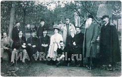 Фото юбиляр. Казимир Малевич во втором ряду в цилиндре.
