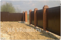 Без забора в наше время никак