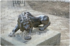 Один из двух верных стражей