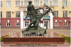 Медсестра спасает солдата